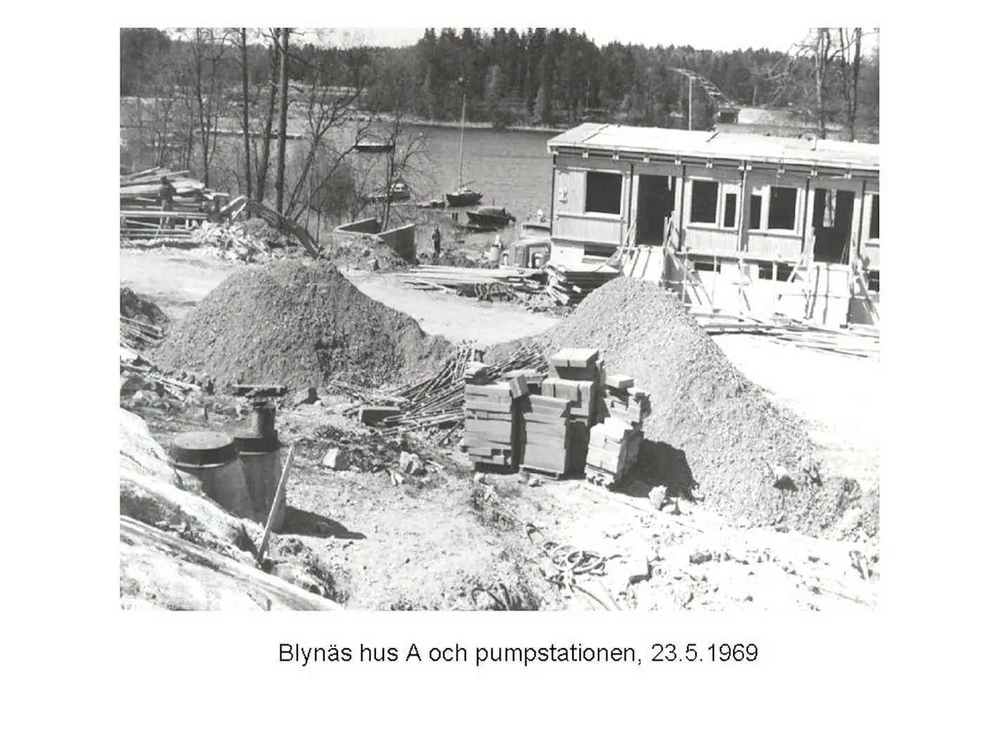 Arkivfoto från bygget av Blynäs: hus A och pumpstationen, 23.5.1969
